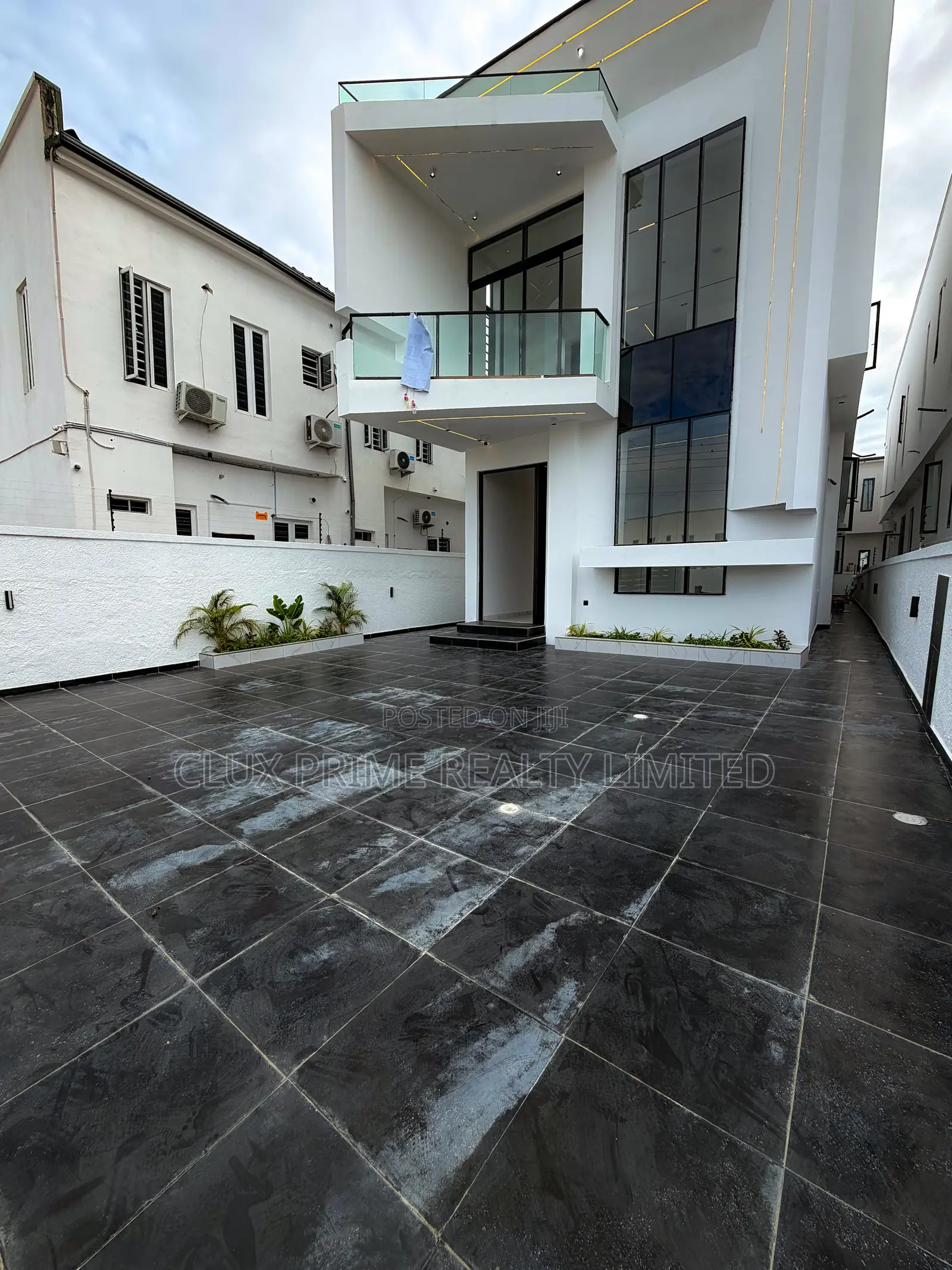 5bdrm Duplex in Lekki for sale in Lekki