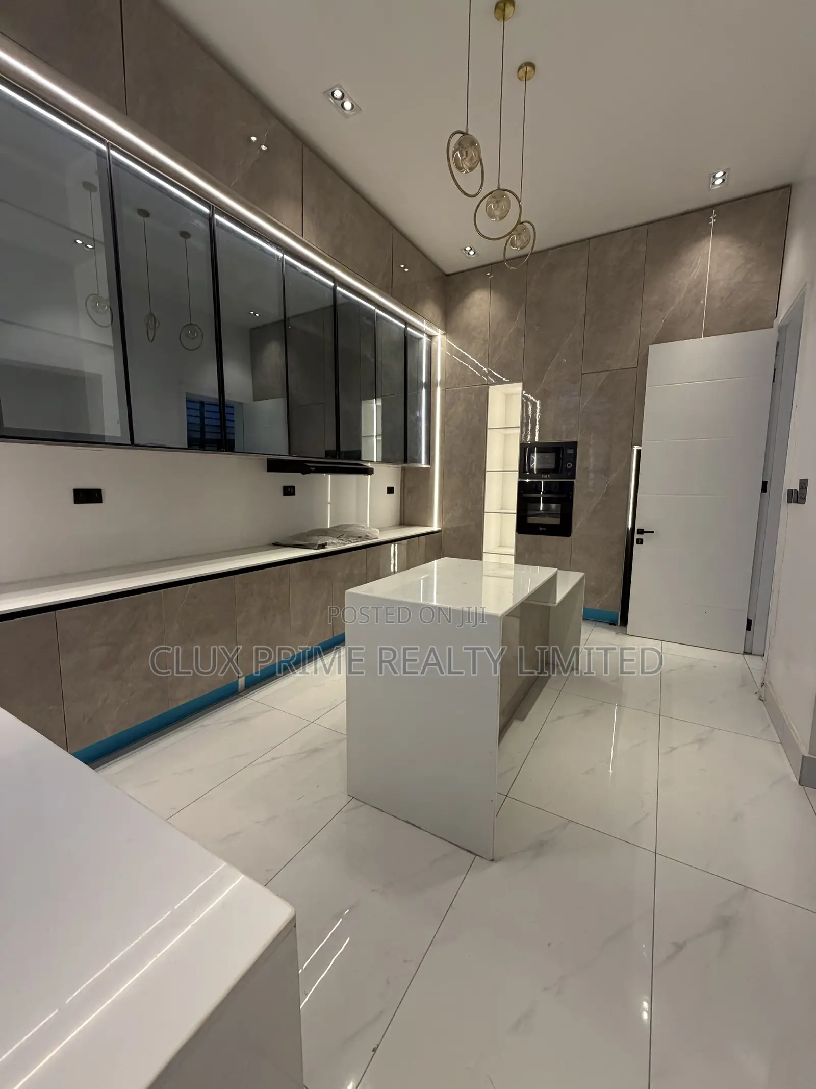 5bdrm Duplex in Lekki for sale in Lekki