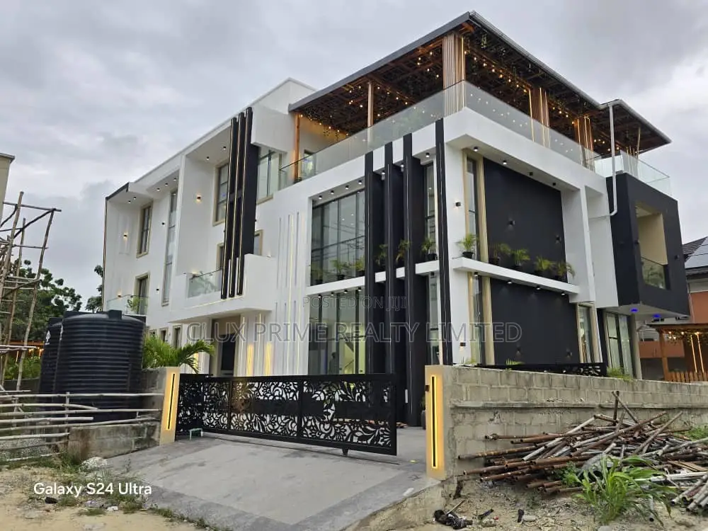 5bdrm Duplex in Lekki for sale in Lekki