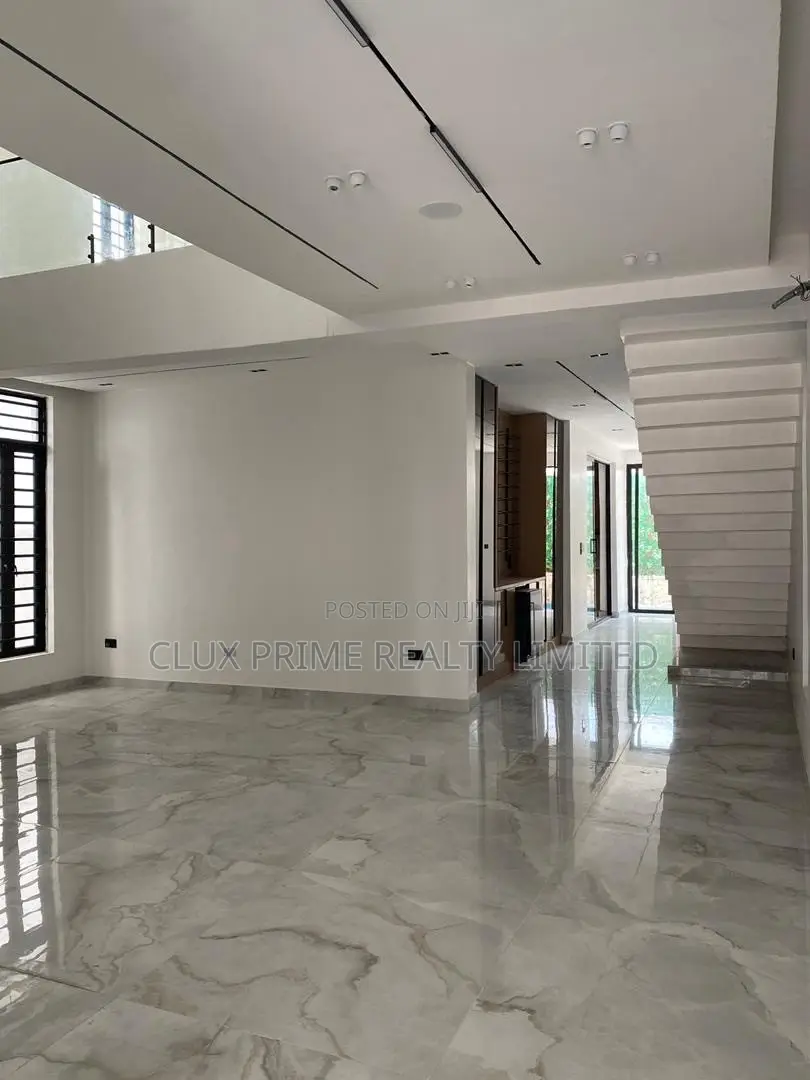 5bdrm Duplex in Lekki for sale in Lekki