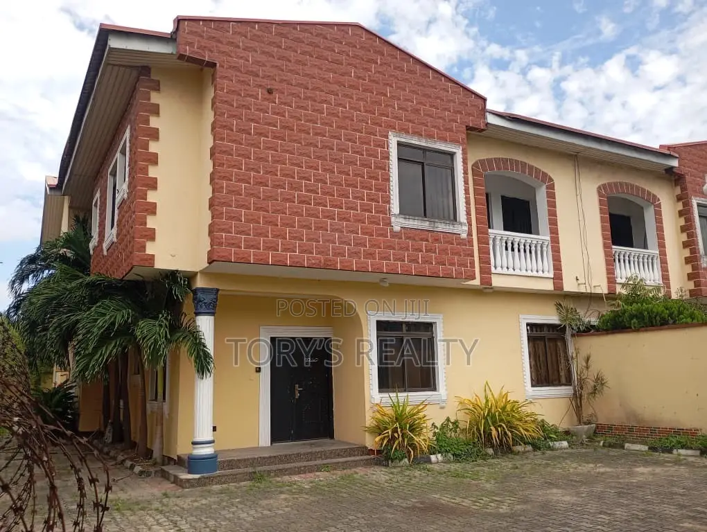 Exquisite 5 Bedroom Semi-Detached Duplex With 2 BQS in Lekki Phase 1