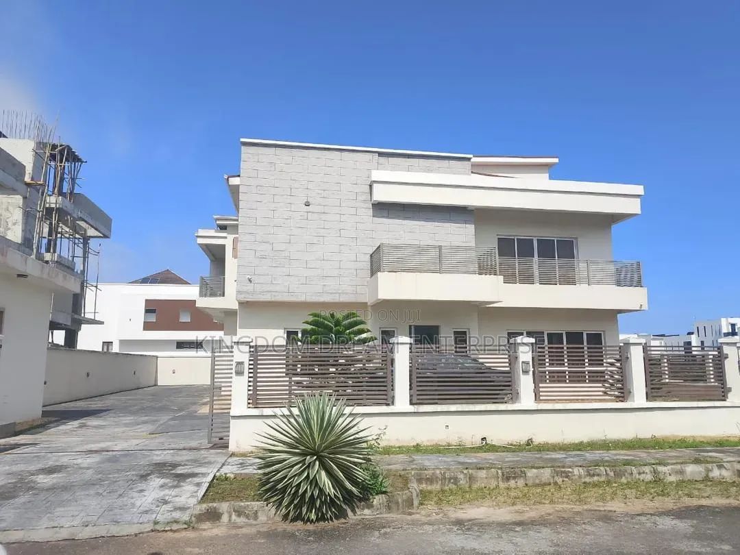 5bdrm Duplex in Pinnock Beach Estate for sale in Osapa london