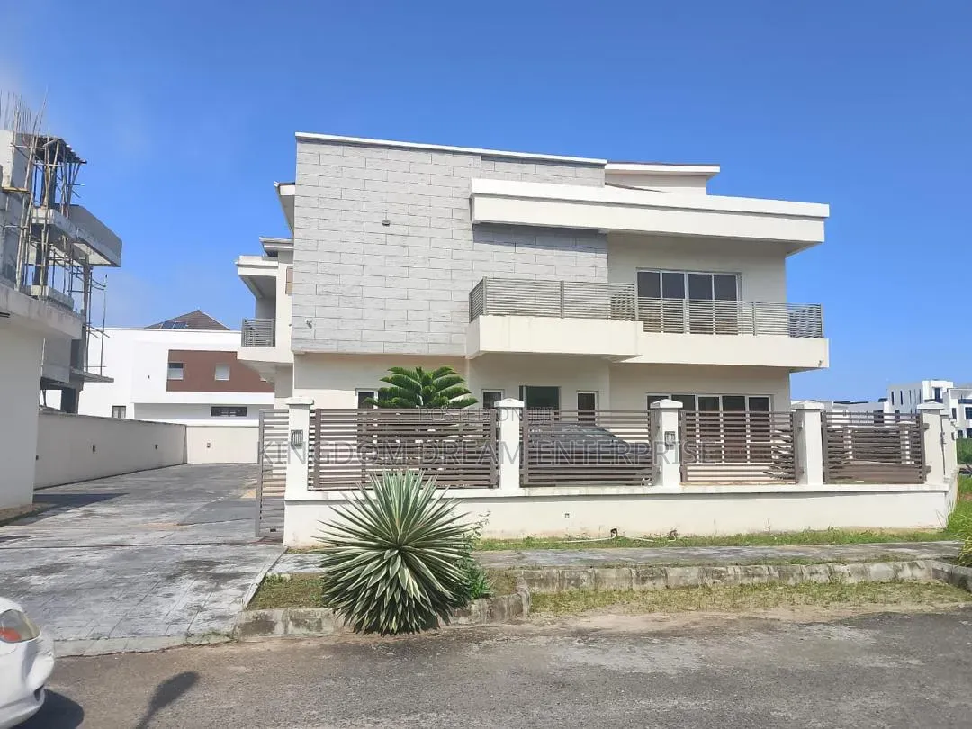 5bdrm Duplex in Pinnock Beach Estate for sale in Osapa london