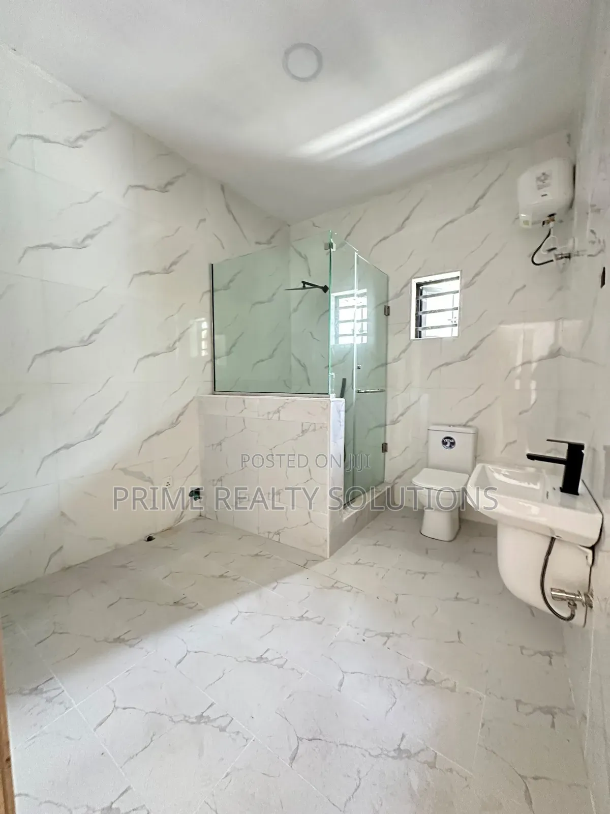 4bdrm Duplex in Chevron for sale in Chevron