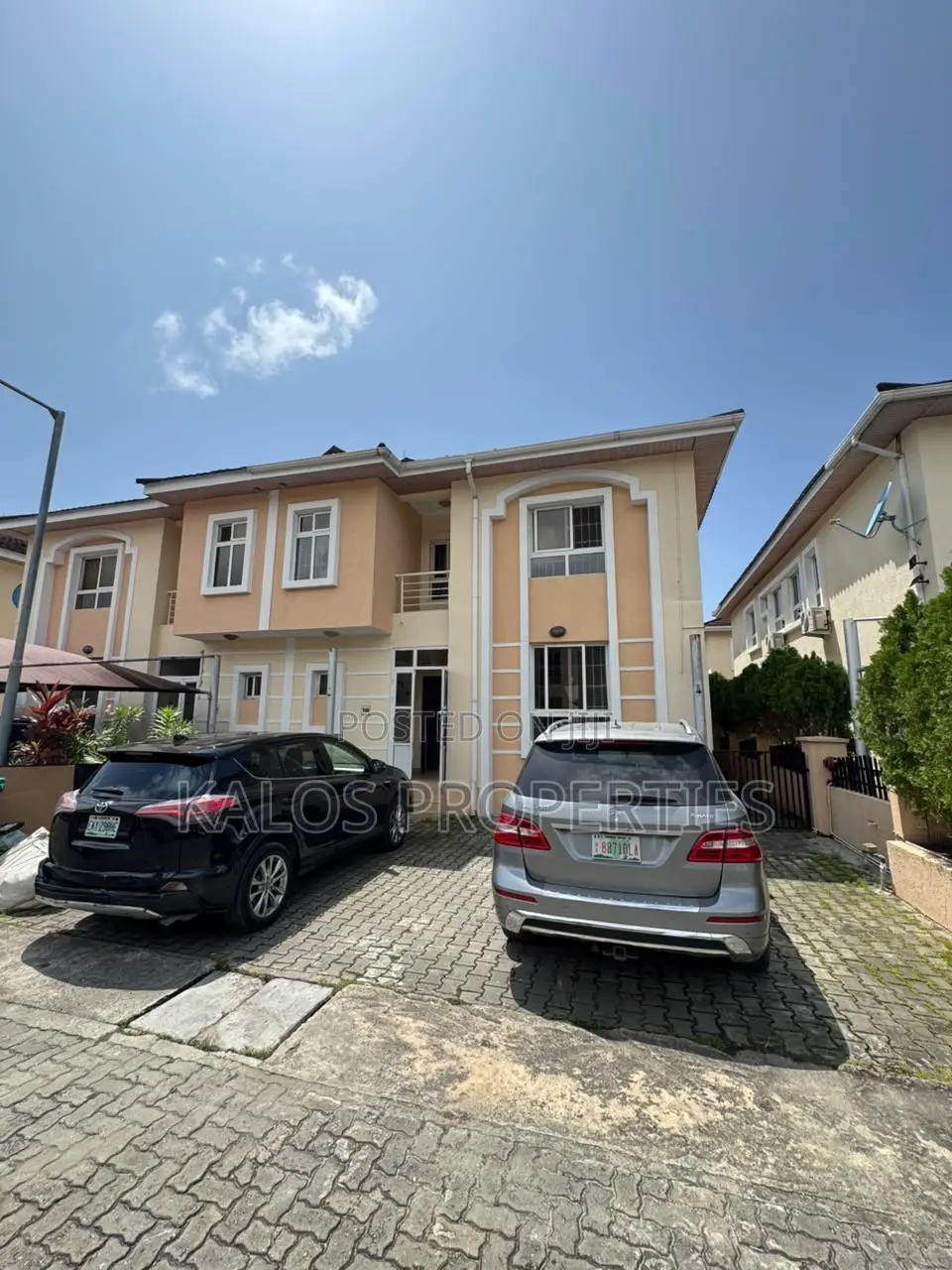 4bdrm Duplex in Chevron for rent in Chevron