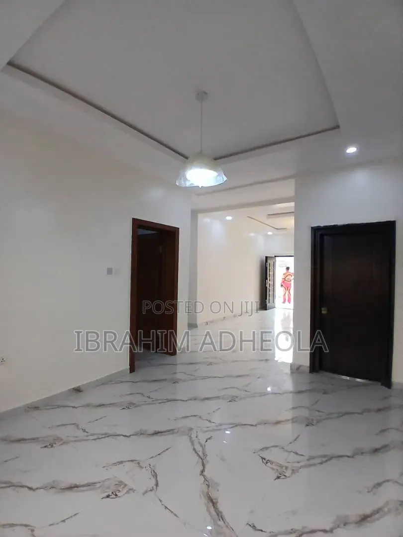 3bdrm Townhouse / Terrace in Lekki Scheme 2 for rent in Lekki Phase 2
