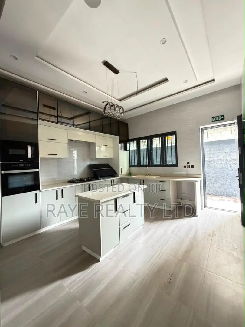 5bdrm Duplex in Lekki for sale in Lekki