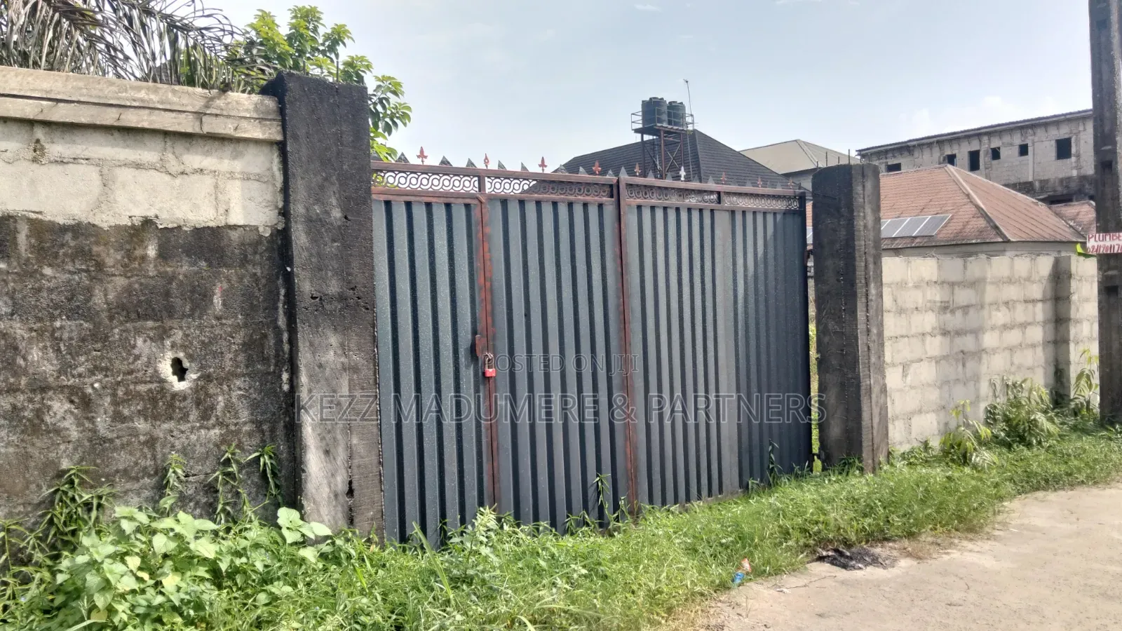 For Sale : Fenced With Gate 1 Plot Inside, Freedom Estate Sars Rd Ph in New Layout