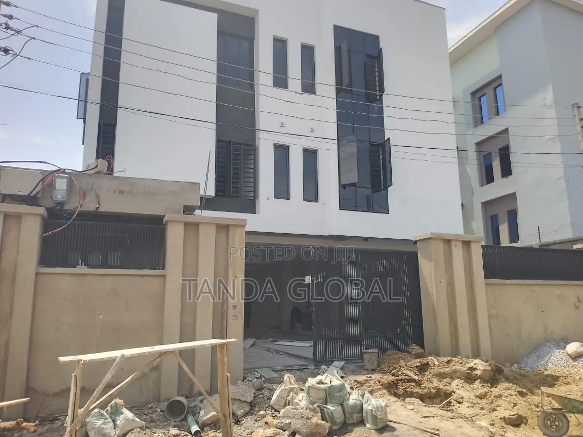 10bdrm Block of Flats in Adeniyi Jones for rent in Adeniyi Jones