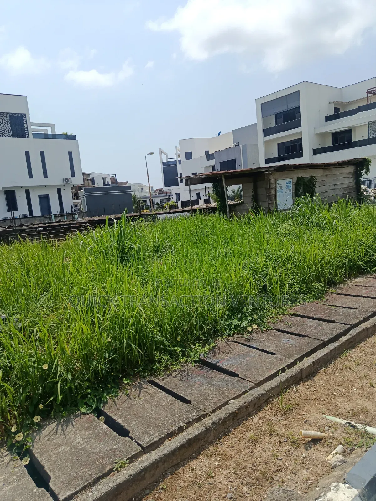 1400sqm of Land ,Fenced Round in a Secured Neighborhood in Osapa london