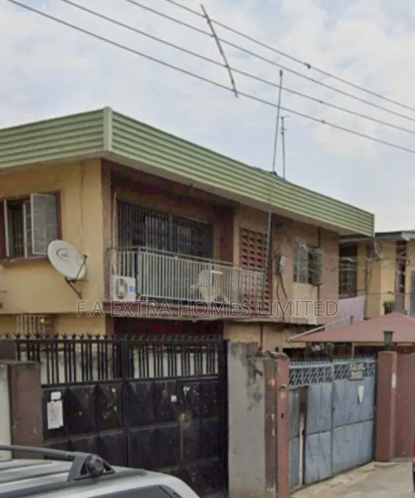 3bdrm Block of Flats in Bariga / Shomolu for sale in Bariga / Shomolu