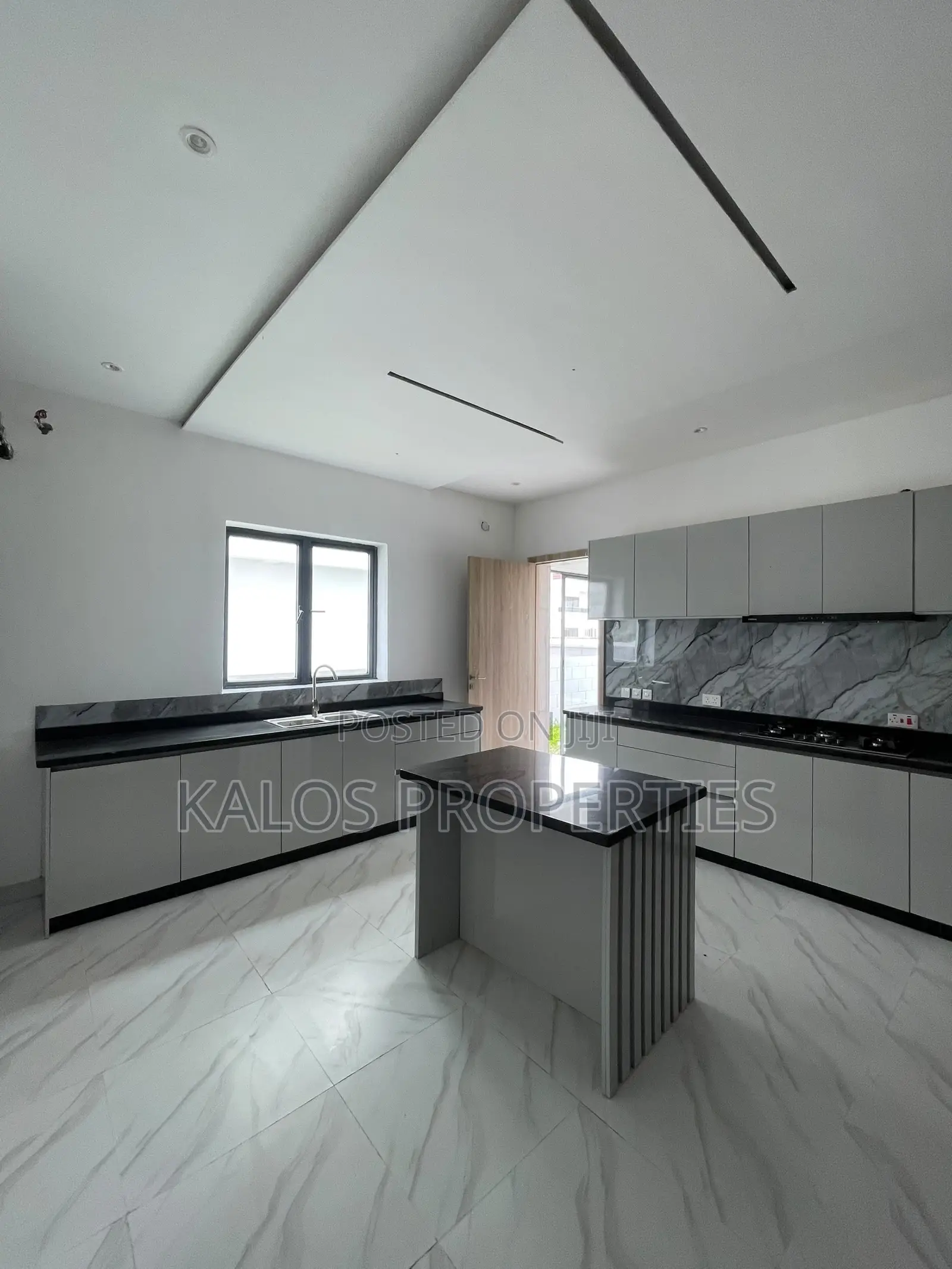 5bdrm Duplex in Vgc for sale in VGC / Ajah
