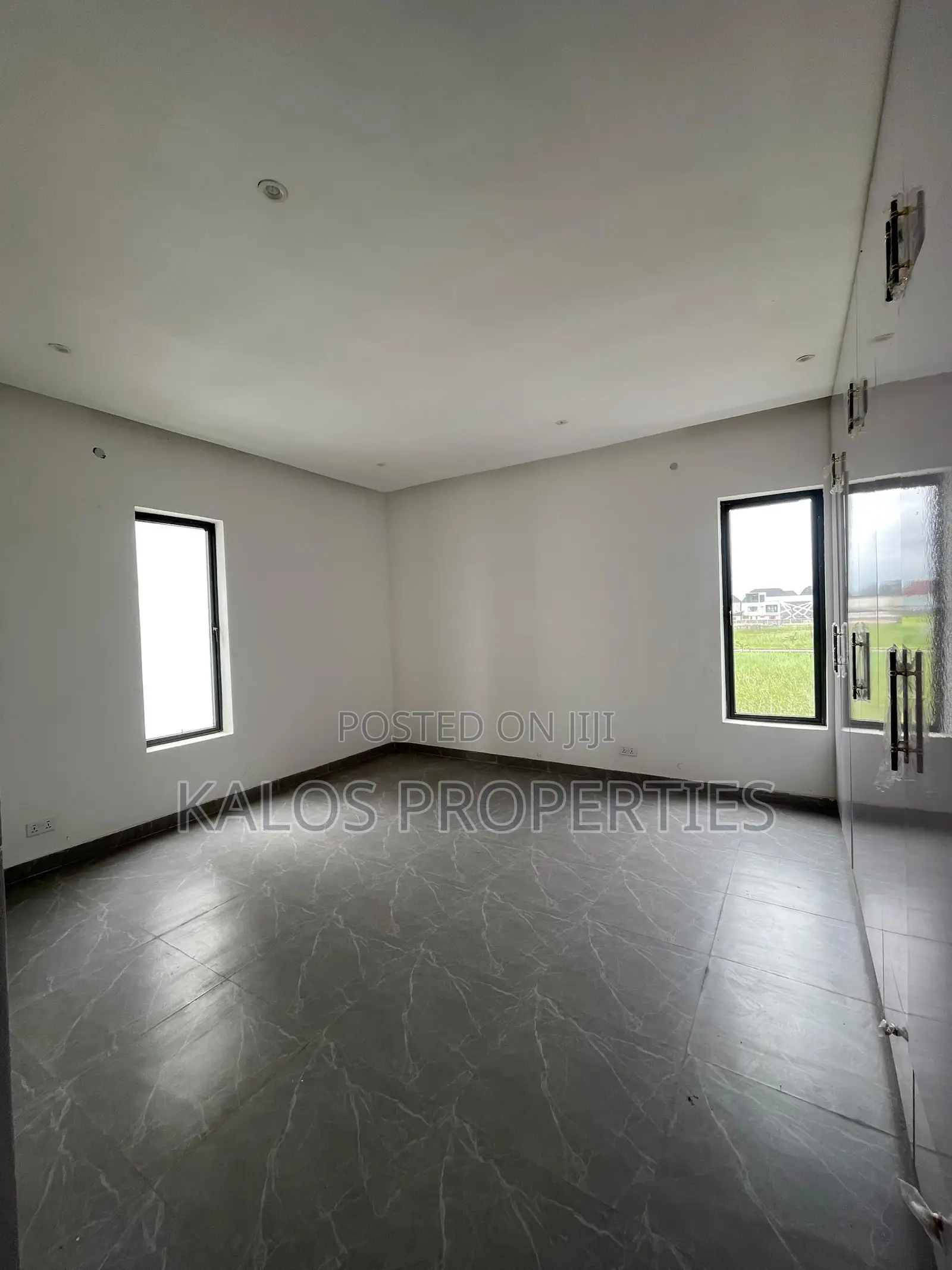 5bdrm Duplex in Vgc for sale in VGC / Ajah