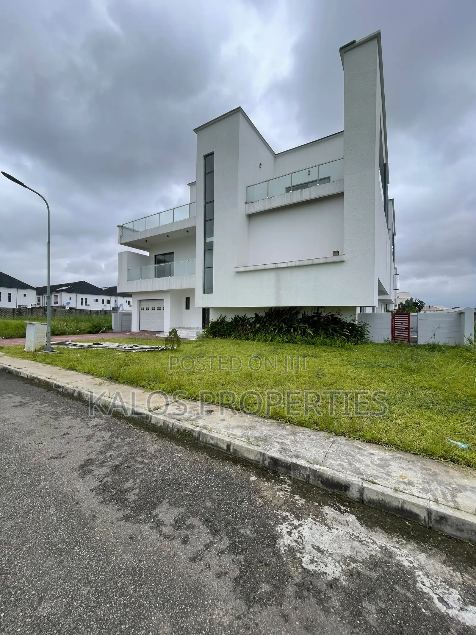 5bdrm Duplex in Vgc for sale in VGC / Ajah