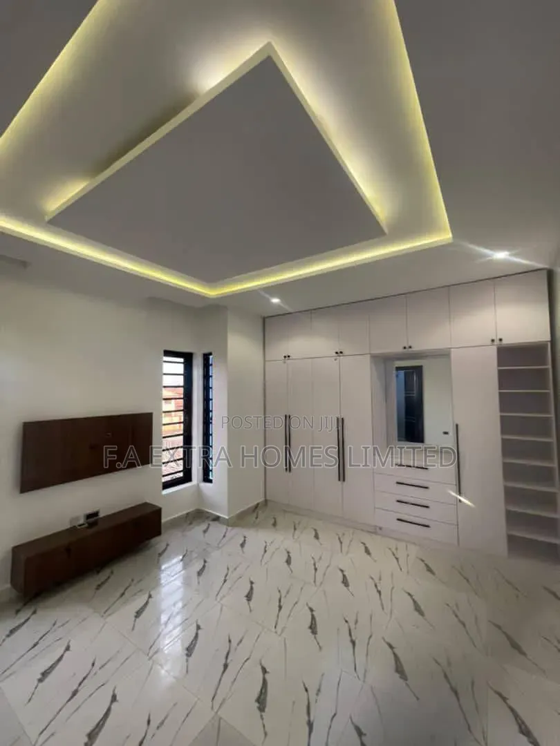 5bdrm Duplex in GRA Phase 1 for sale in GRA Phase 1