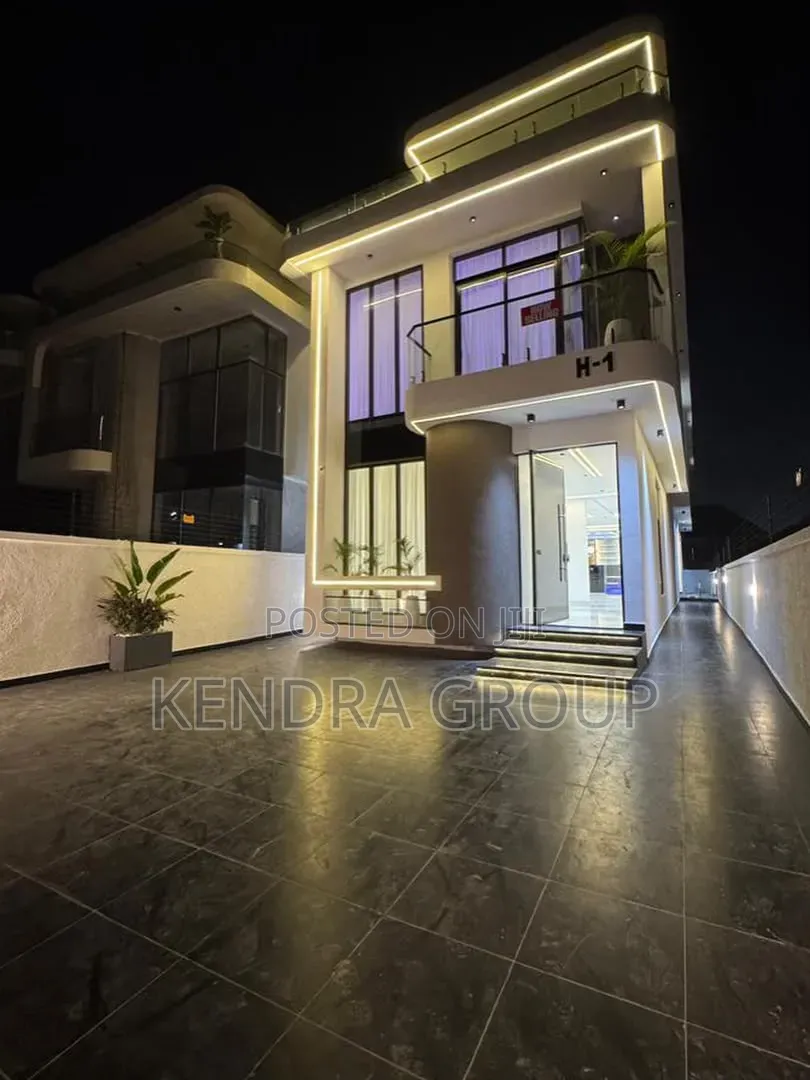 5bdrm Duplex in Orchid, Ikota for sale in Ikota