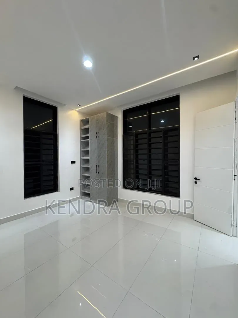 5bdrm Duplex in Orchid, Ikota for sale in Ikota