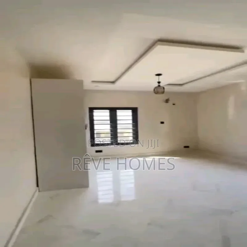 3bdrm Block of Flats in Ilupeju Industrial Estate for sale in Ilupeju Industrial Estate