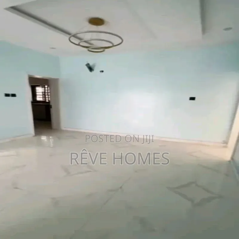 3bdrm Block of Flats in Ilupeju Industrial Estate for sale in Ilupeju Industrial Estate