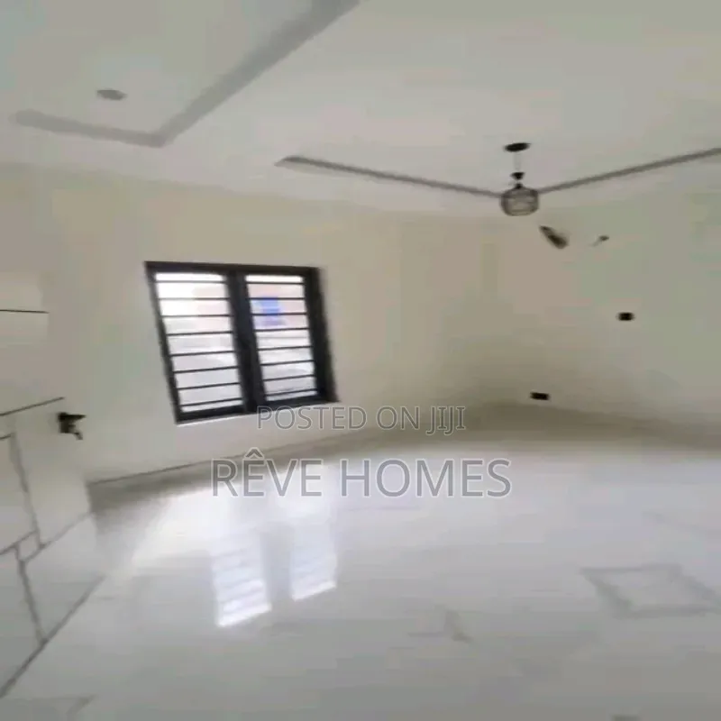 3bdrm Block of Flats in Ilupeju Industrial Estate for sale in Ilupeju Industrial Estate