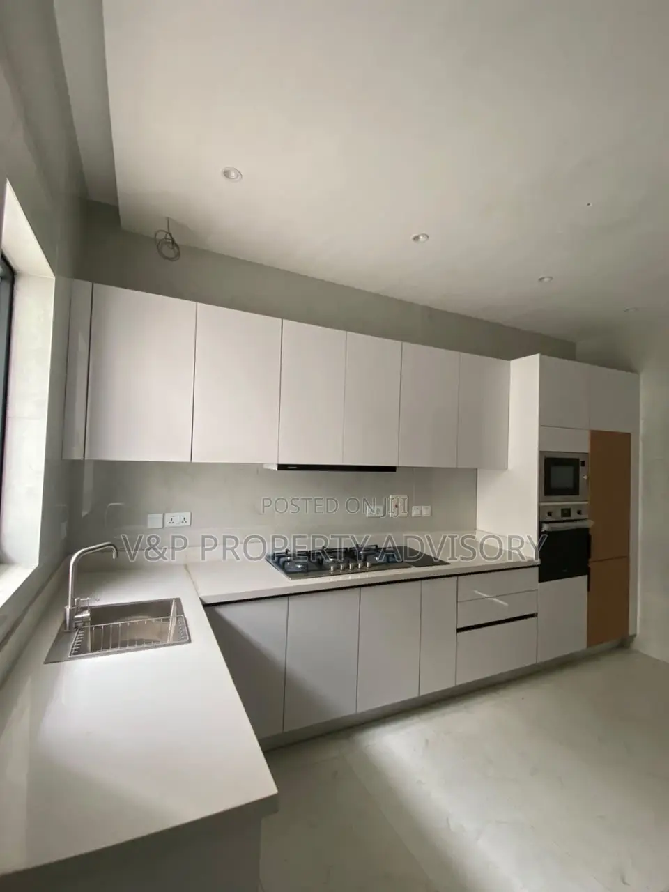 4bdrm Apartment in Chevron for sale in Chevron