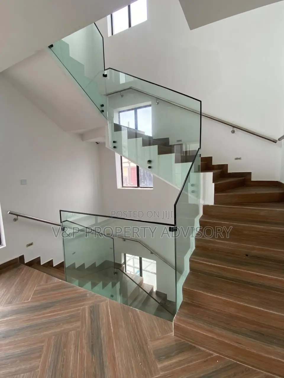 4bdrm Apartment in Chevron for sale in Chevron
