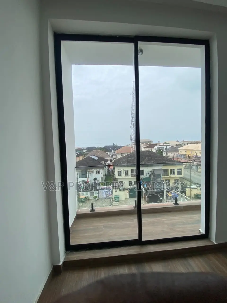 4bdrm Apartment in Chevron for sale in Chevron