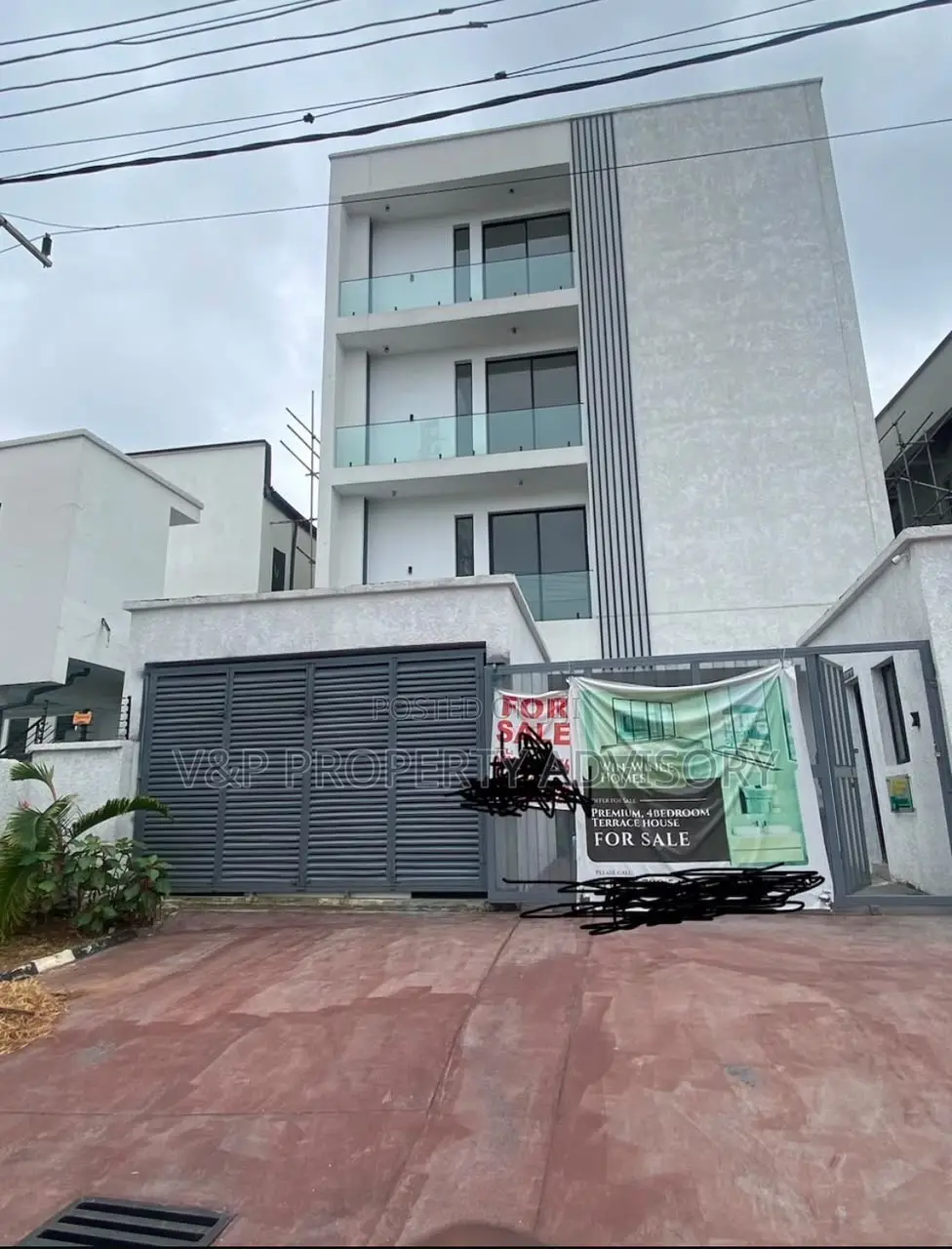 4bdrm Apartment in Chevron for sale in Chevron