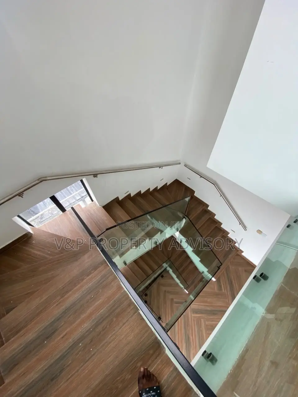 4bdrm Apartment in Chevron for sale in Chevron
