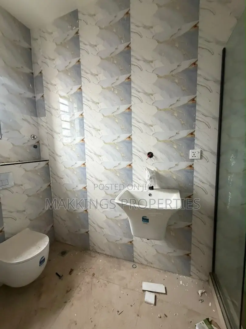 5bdrm Duplex in Adeniyi Jones for sale in Adeniyi Jones