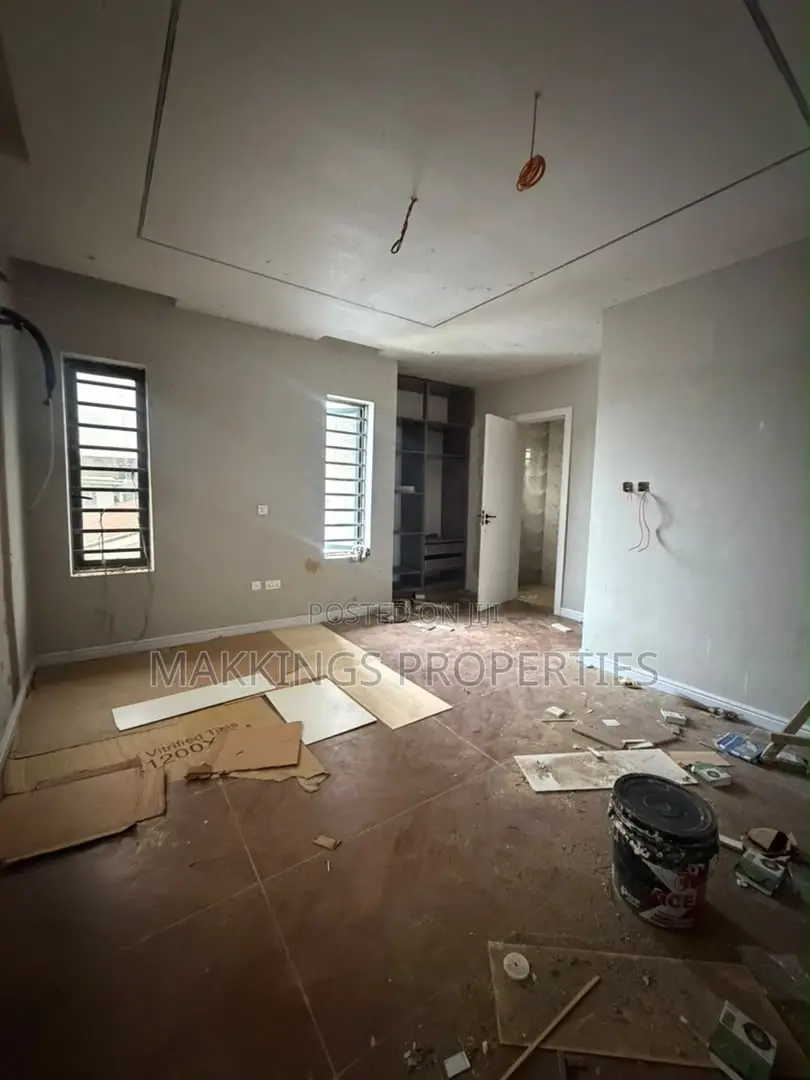 5bdrm Duplex in Adeniyi Jones for sale in Adeniyi Jones