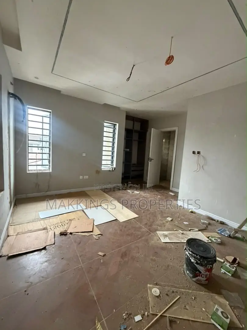 5bdrm Duplex in Adeniyi Jones for sale in Adeniyi Jones