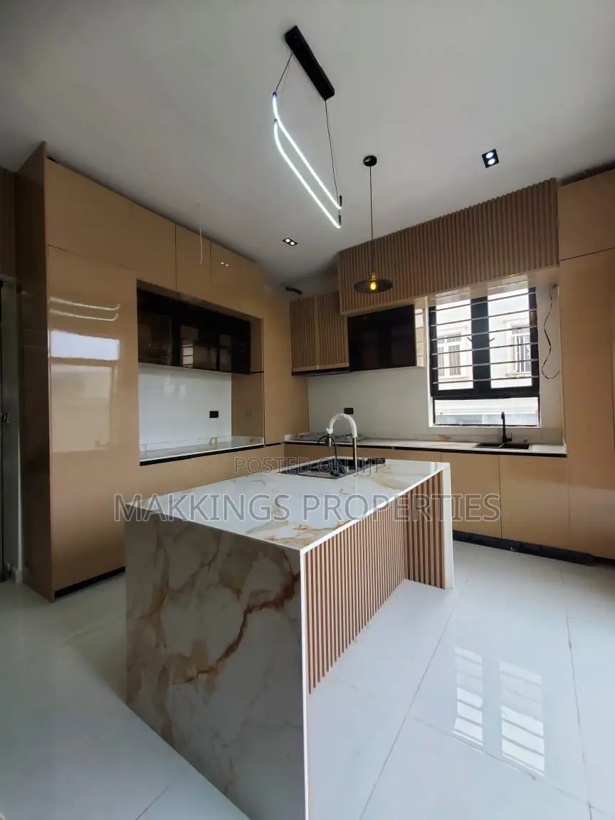 5bdrm Duplex in Ado / Ajah for sale in Ado / Ajah