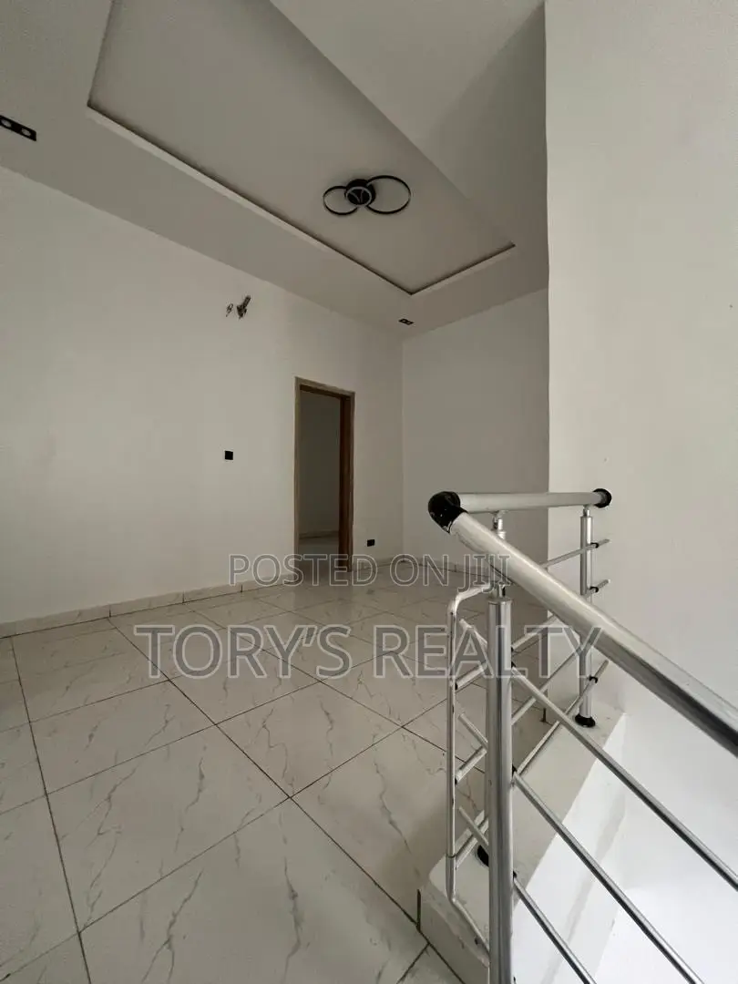 5bdrm Duplex in Lekki Phase 2 for rent in Lekki Phase 2