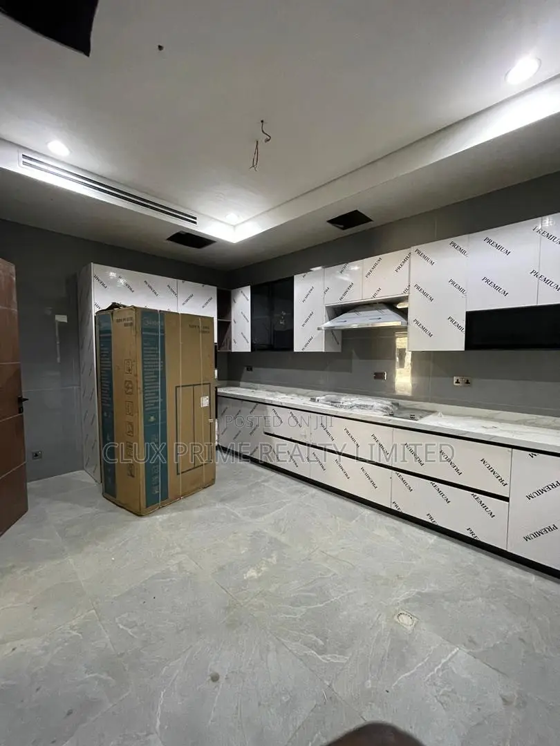6bdrm Duplex in Lagos State for sale in Lagos State