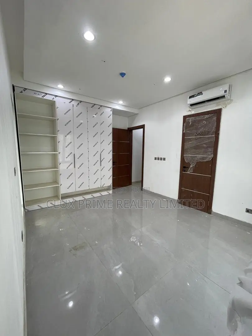 6bdrm Duplex in Lagos State for sale in Lagos State