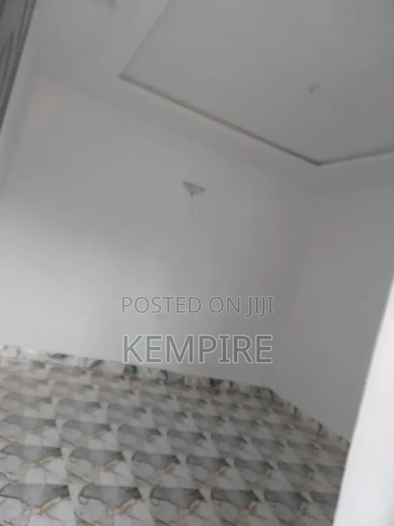 12bdrm House in Oron Road, Uyo for sale in Uyo