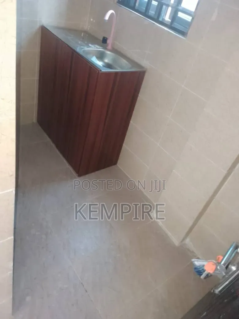 12bdrm House in Oron Road, Uyo for sale in Uyo