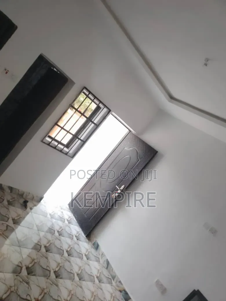 12bdrm House in Oron Road, Uyo for sale in Uyo