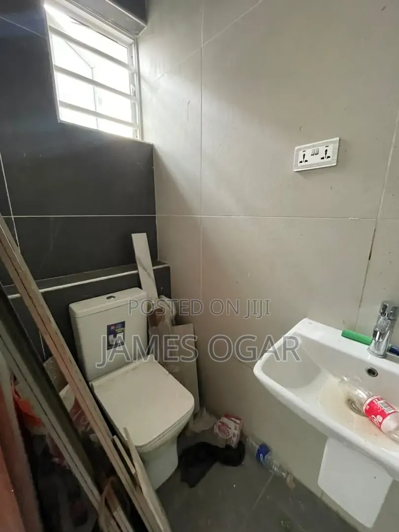 Furnished 2bdrm Apartment in Chevron Drive for sale in Chevron