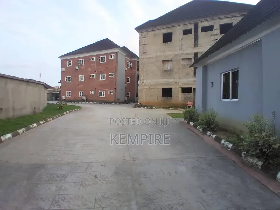 12bdrm House in Shelter Afrique, Uyo for sale in Uyo