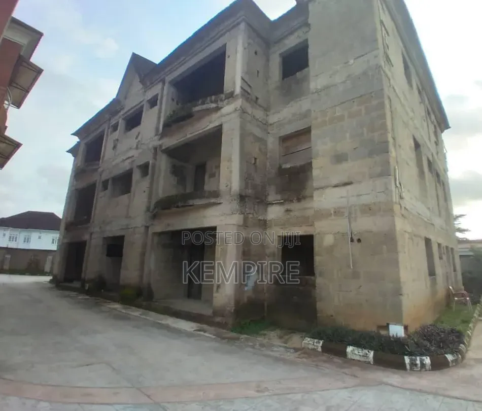12bdrm House in Shelter Afrique, Uyo for sale in Uyo