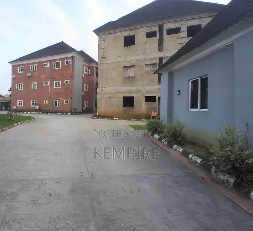 12bdrm House in Shelter Afrique, Uyo for sale in Uyo
