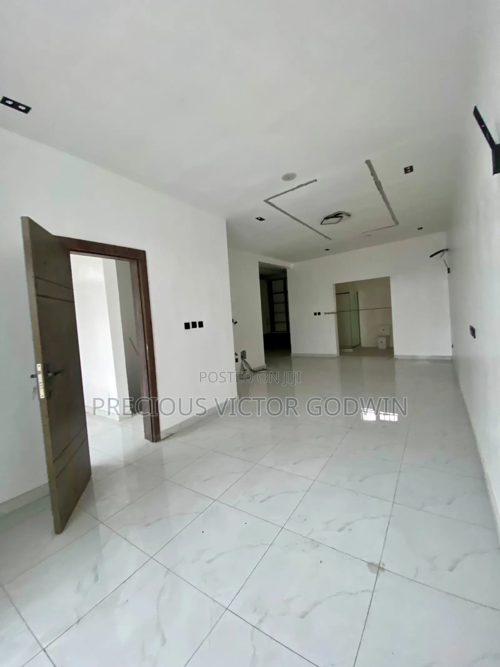 4bdrm Duplex in Chevron for sale in Chevron