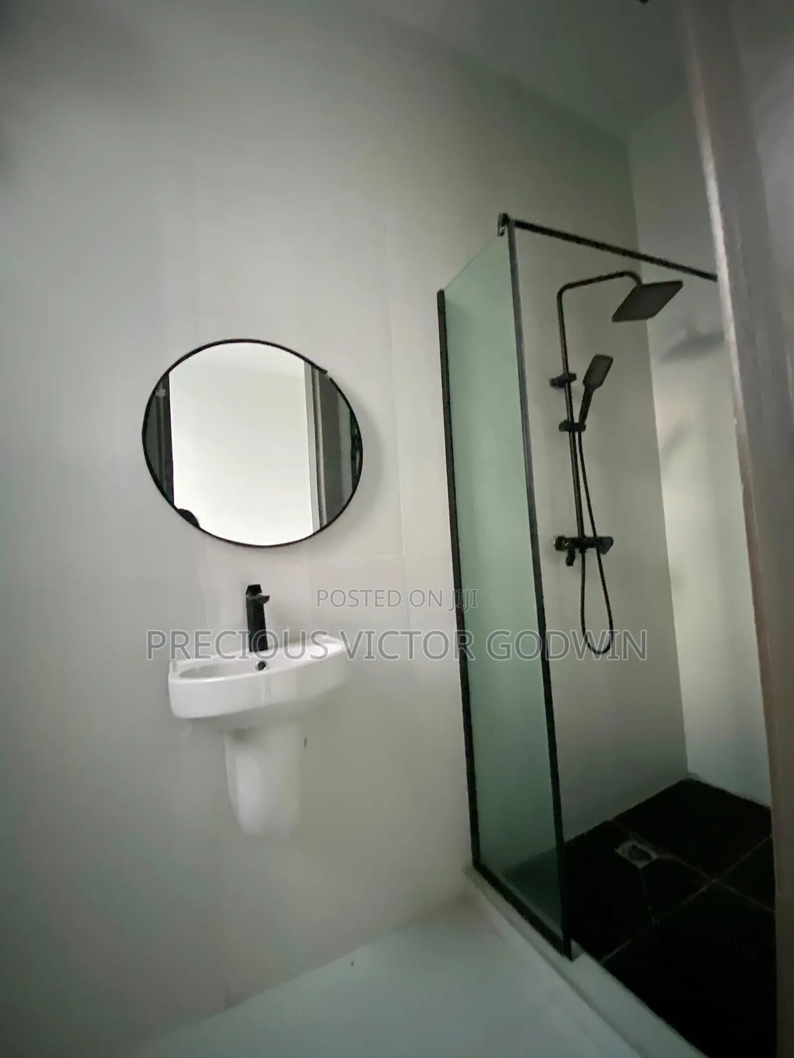 5bdrm Duplex in Chevron for sale in Chevron