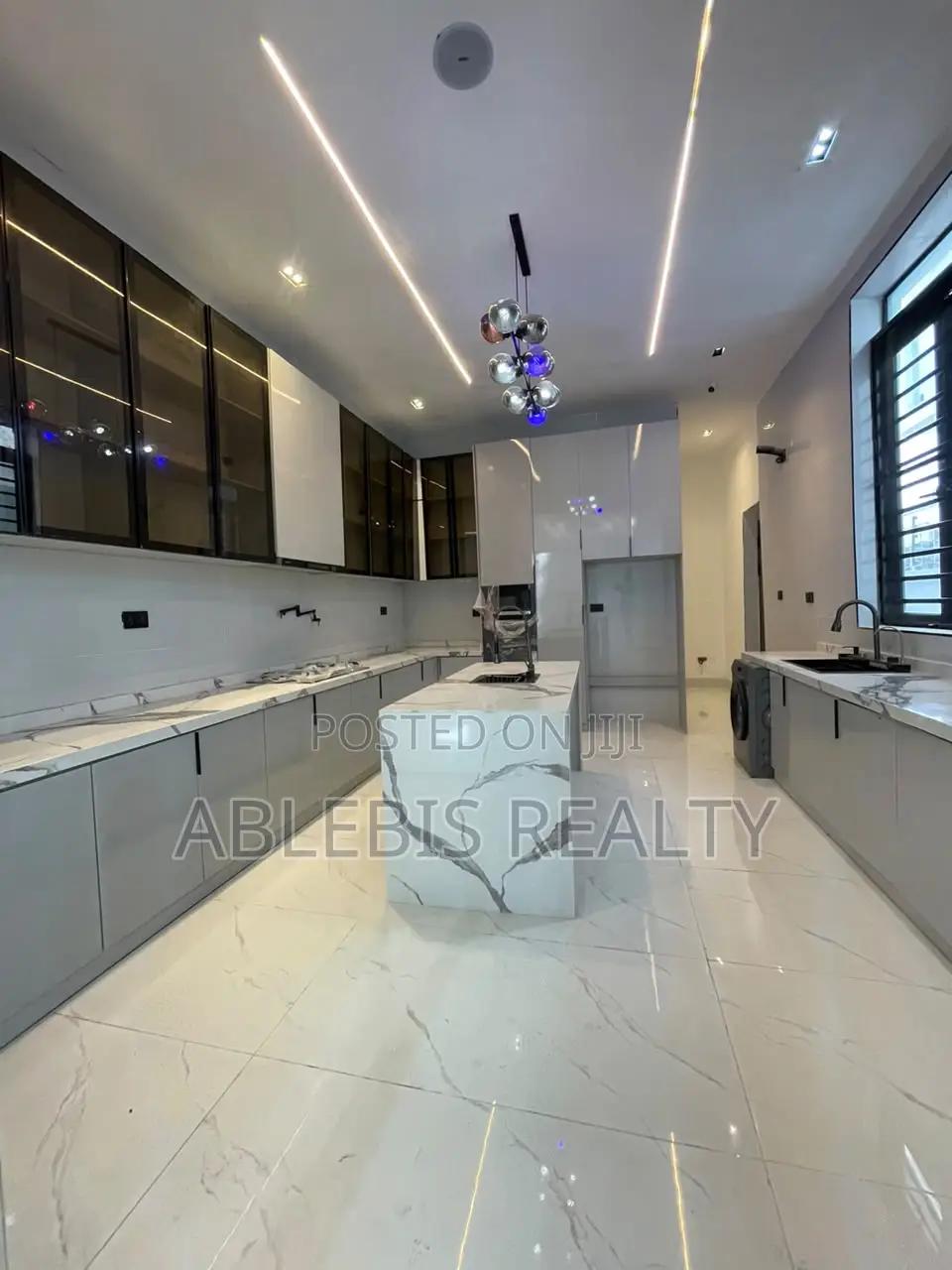 5bdrm Duplex in Close To 2Nd Toll, Chevron for sale in Chevron