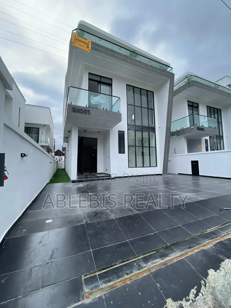 5bdrm Duplex in Close To 2Nd Toll, Chevron for sale in Chevron