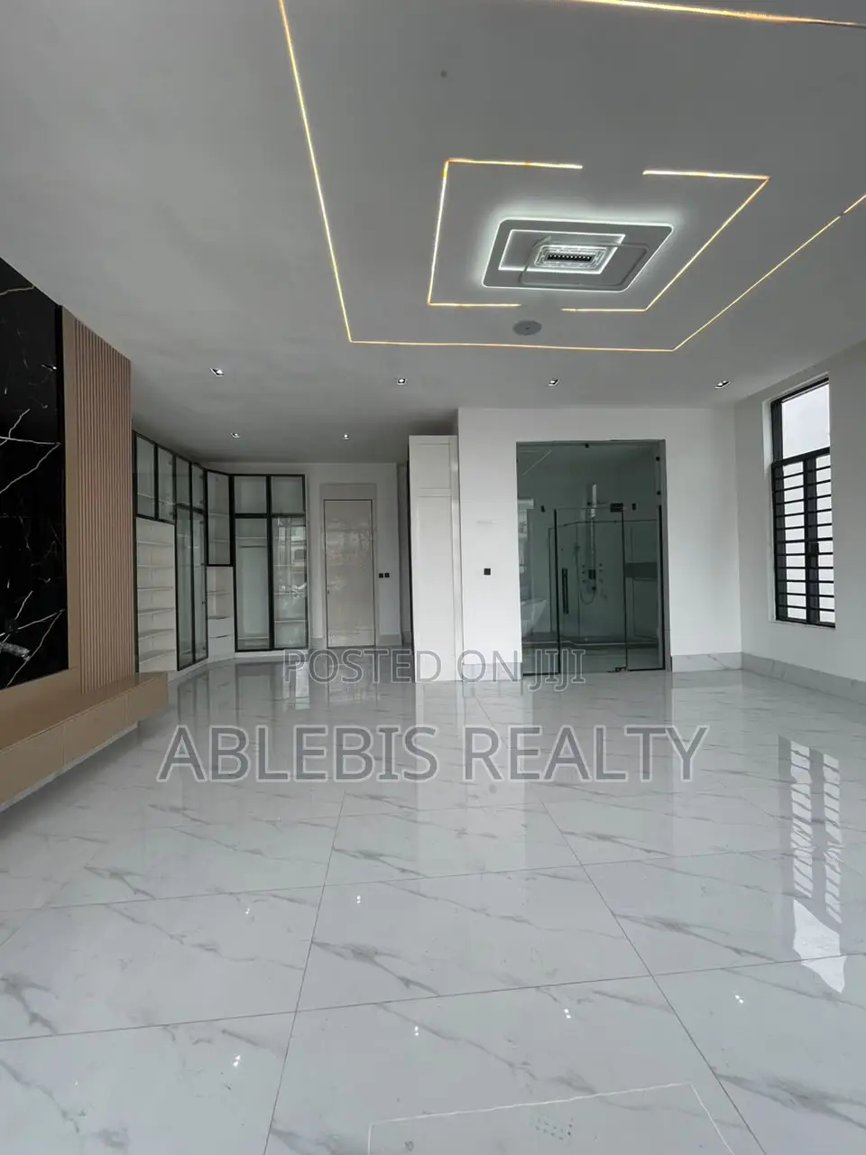 5bdrm Duplex in Close To 2Nd Toll, Chevron for sale in Chevron