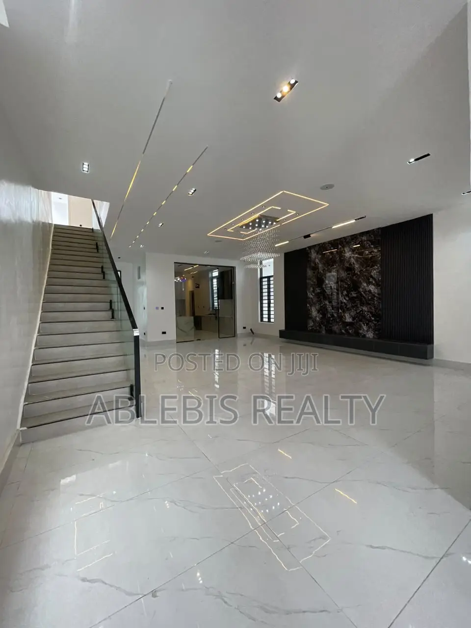 5bdrm Duplex in Close To 2Nd Toll, Chevron for sale in Chevron