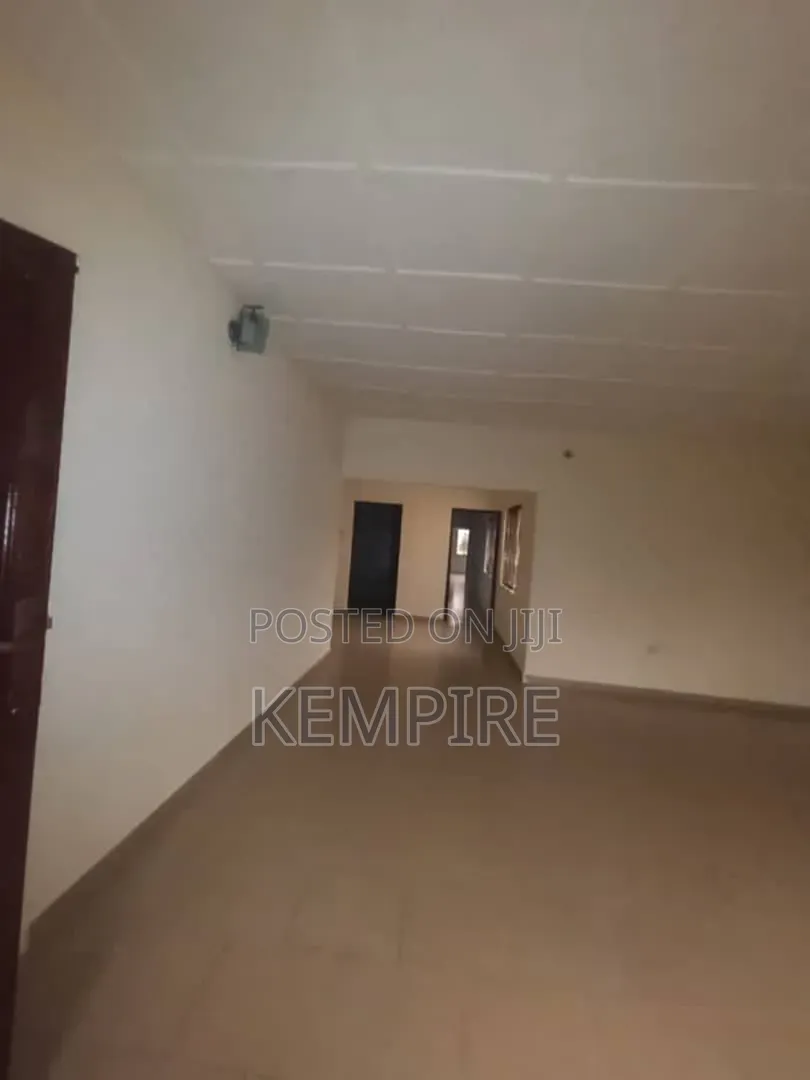 3bdrm Block of Flats in Uran Street, Uyo for rent in Uyo